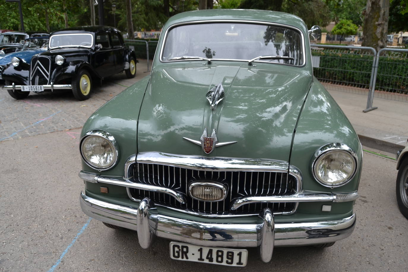 Hasta las 15 horas del domingo se podrán contemplar en el Paseo del Salón, los más de 70 vehículos del siglo pasado participantes en la XVII Ruta Reale.