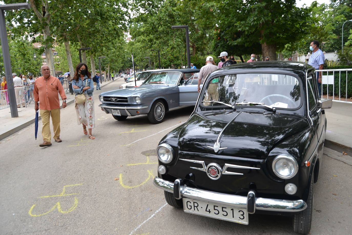 Hasta las 15 horas del domingo se podrán contemplar en el Paseo del Salón, los más de 70 vehículos del siglo pasado participantes en la XVII Ruta Reale.