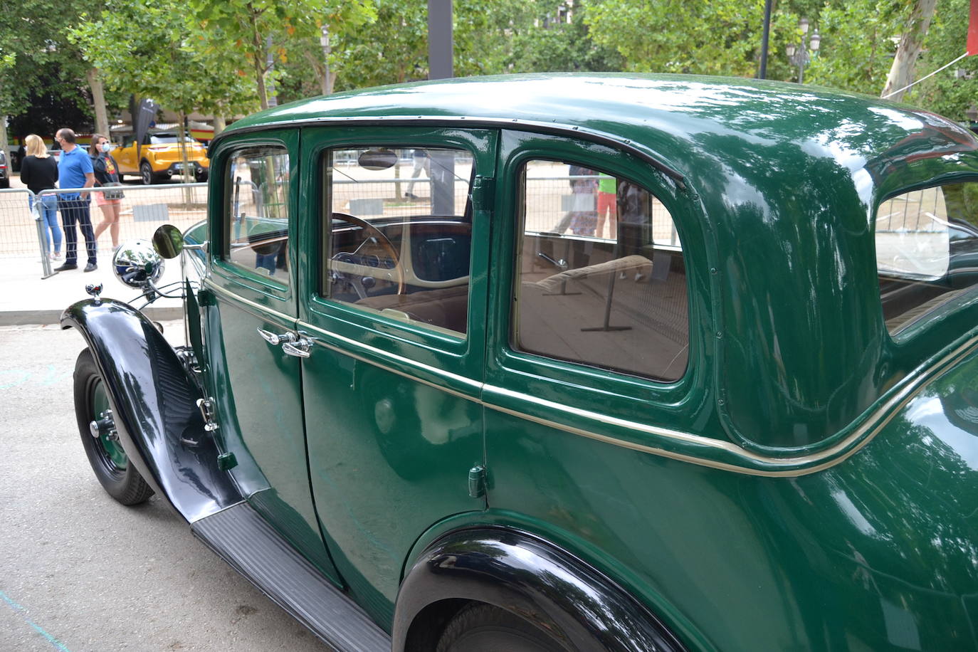 Hasta las 15 horas del domingo se podrán contemplar en el Paseo del Salón, los más de 70 vehículos del siglo pasado participantes en la XVII Ruta Reale.