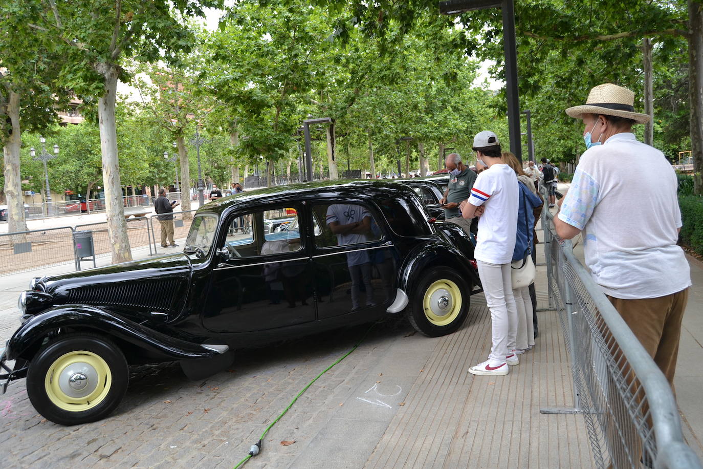 Hasta las 15 horas del domingo se podrán contemplar en el Paseo del Salón, los más de 70 vehículos del siglo pasado participantes en la XVII Ruta Reale.