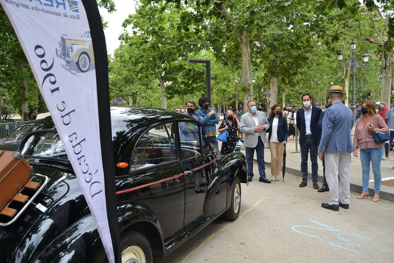 Hasta las 15 horas del domingo se podrán contemplar en el Paseo del Salón, los más de 70 vehículos del siglo pasado participantes en la XVII Ruta Reale.