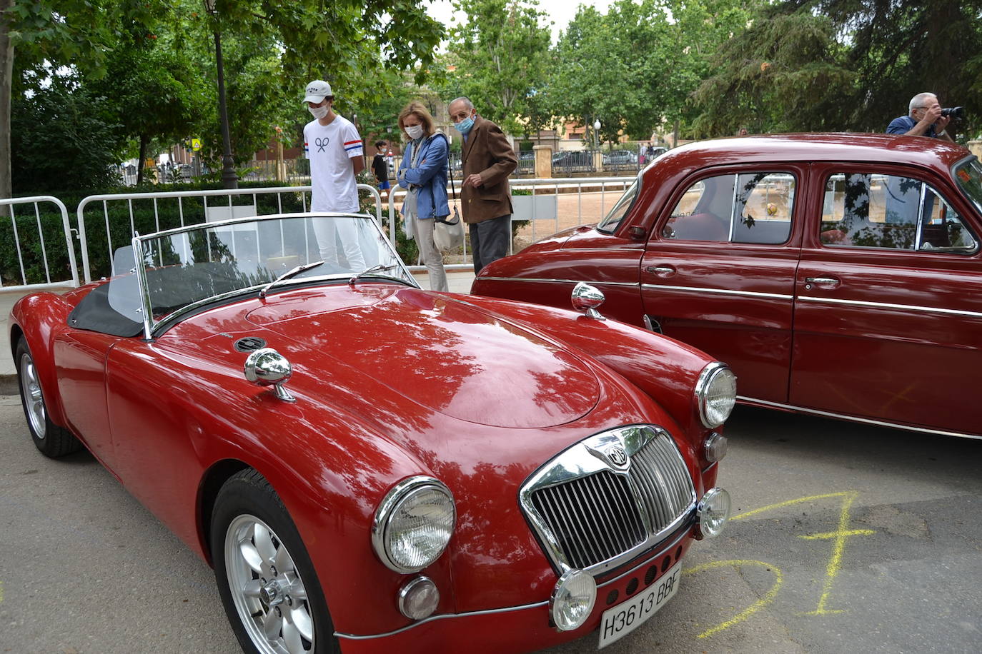 Hasta las 15 horas del domingo se podrán contemplar en el Paseo del Salón, los más de 70 vehículos del siglo pasado participantes en la XVII Ruta Reale.