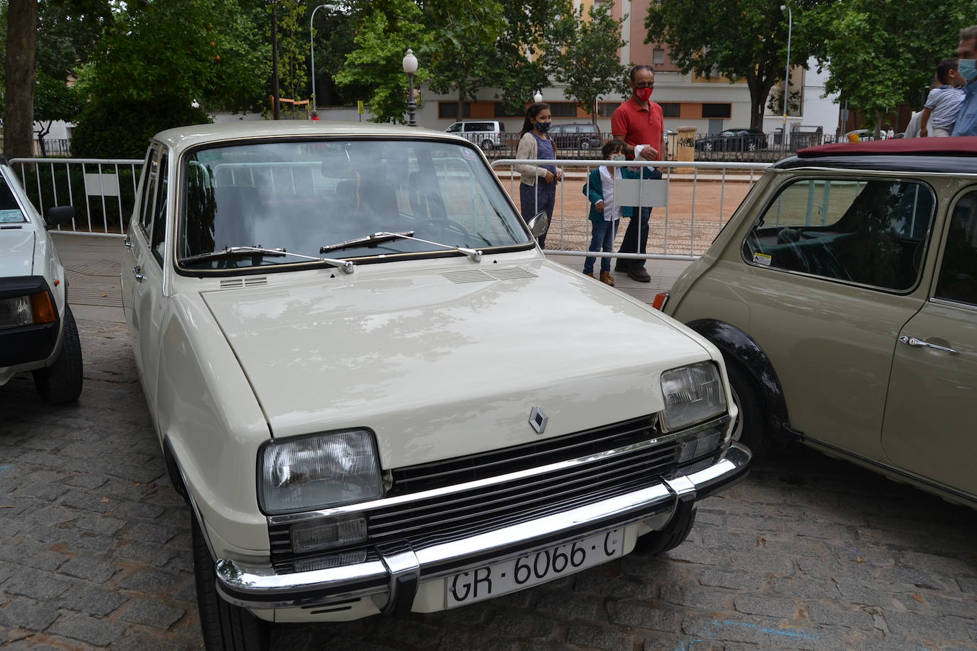 Hasta las 15 horas del domingo se podrán contemplar en el Paseo del Salón, los más de 70 vehículos del siglo pasado participantes en la XVII Ruta Reale.