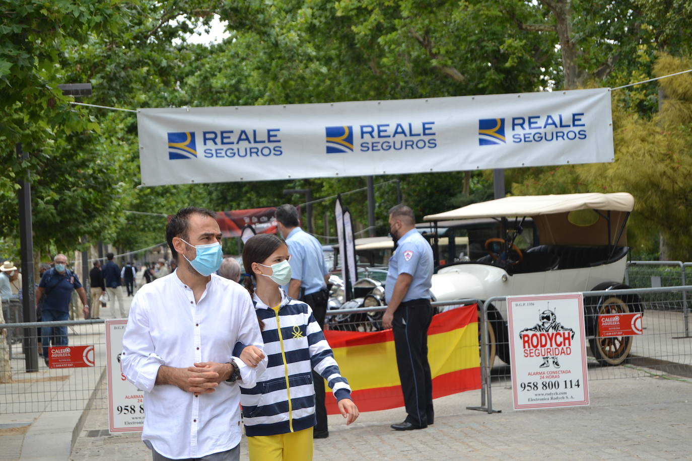 Hasta las 15 horas del domingo se podrán contemplar en el Paseo del Salón, los más de 70 vehículos del siglo pasado participantes en la XVII Ruta Reale.