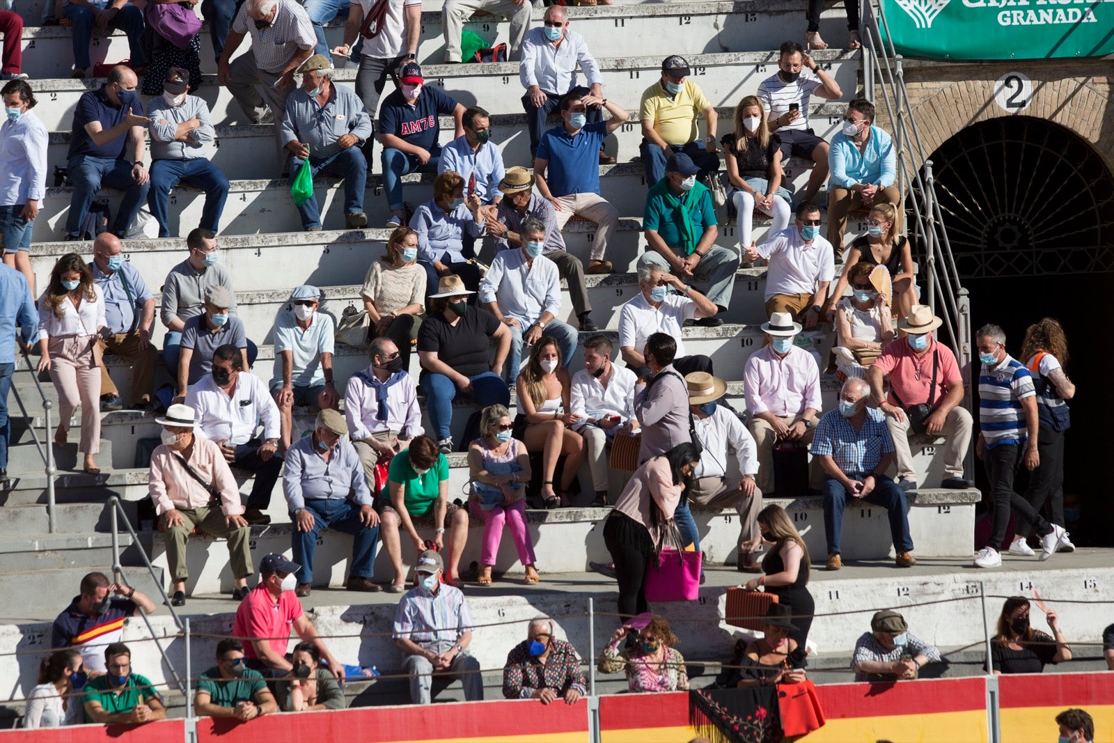 Fotos: Búscate en los tendidos de la Monumental de Frascuelo