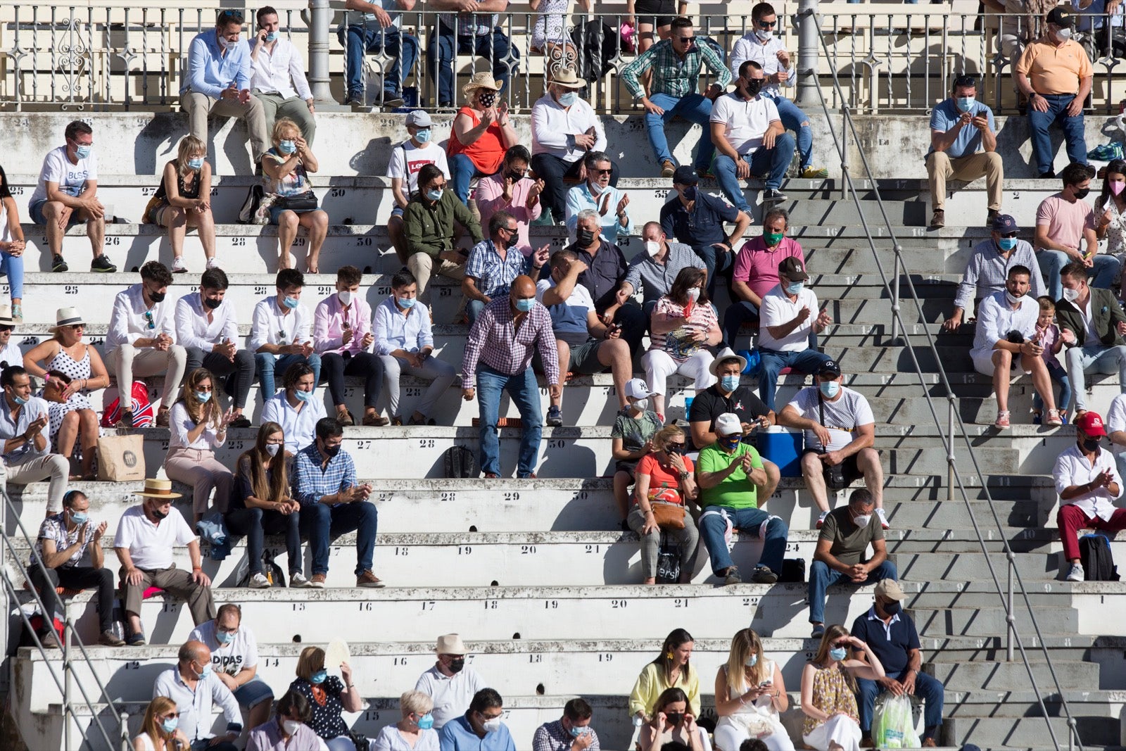 Fotos: Búscate en los tendidos de la Monumental de Frascuelo