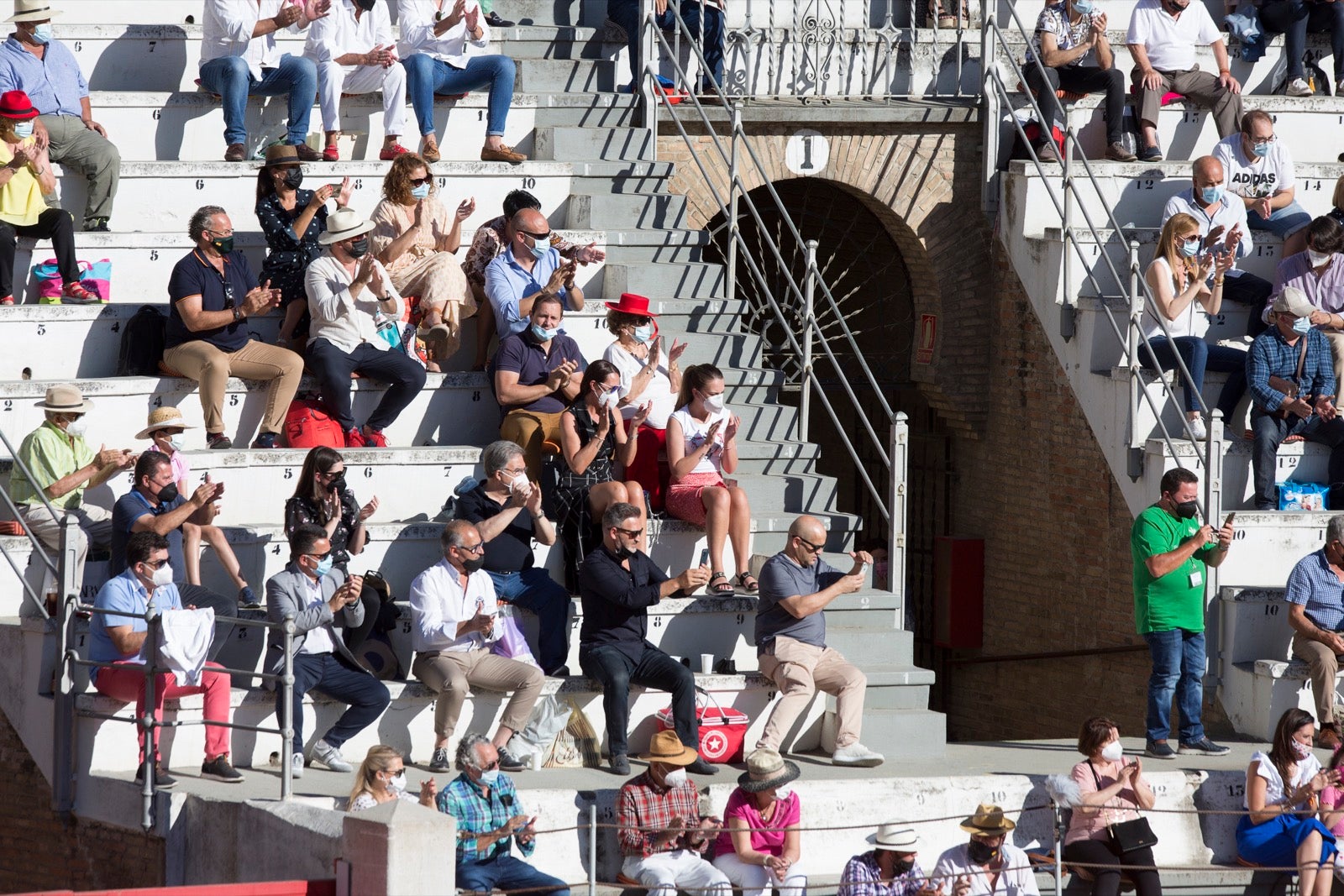 Fotos: Búscate en los tendidos de la Monumental de Frascuelo