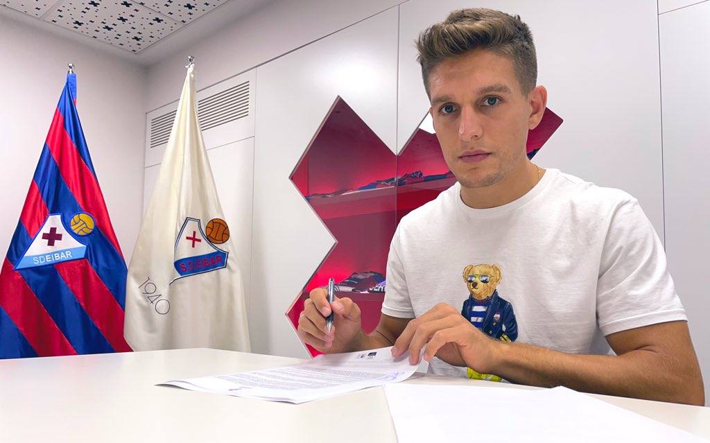 José Corpas firma su contrato con la SD Eibar. 