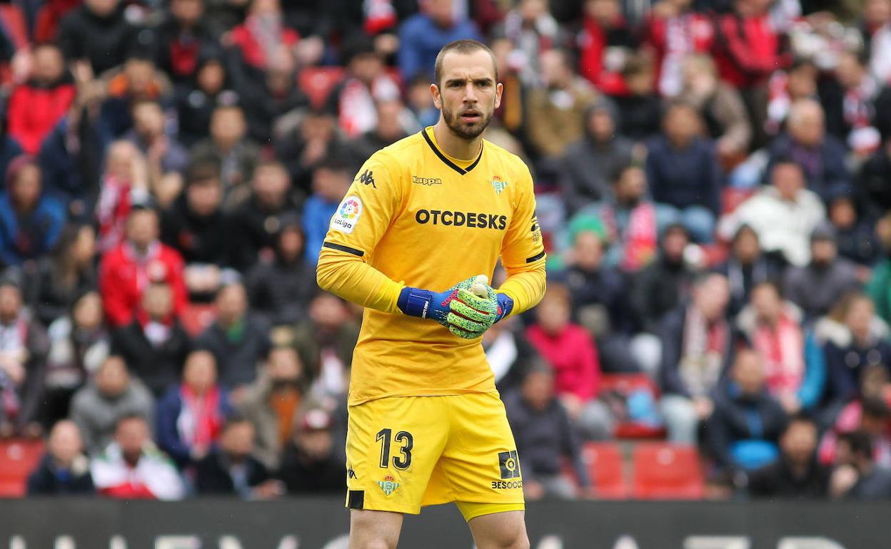 Pau López, en sus tiempos con el Real Betis. 