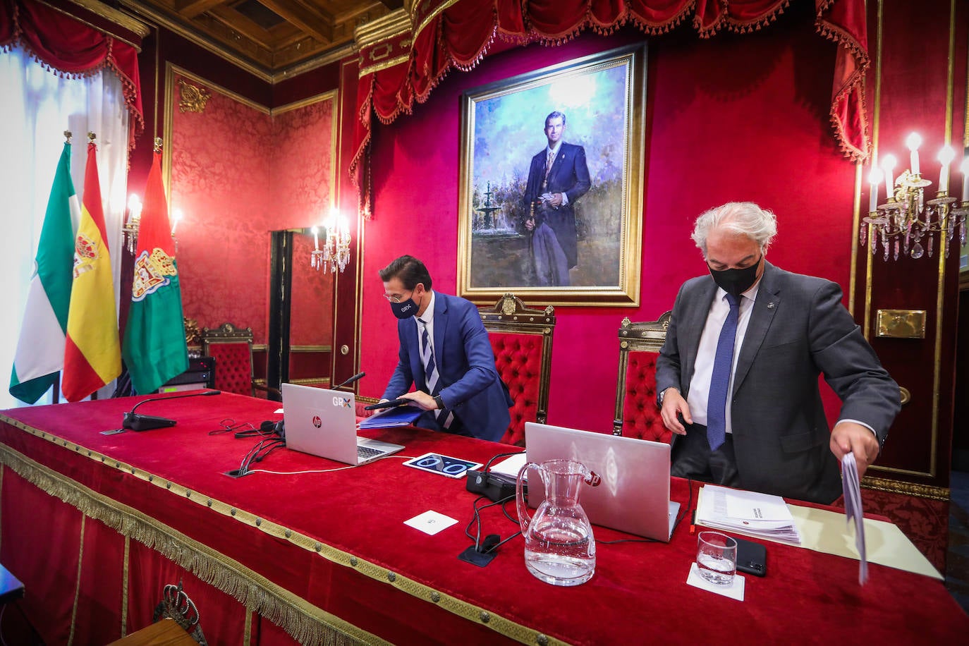 Luis Salvador se ha visto obligado a suspender la sesión tras la marcha de PSOE, PP, Vox y los no adscritos