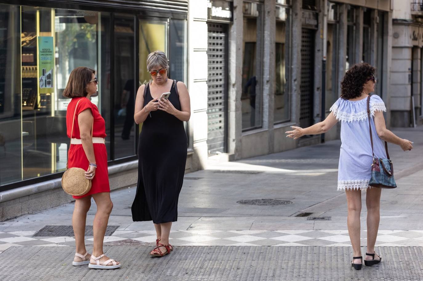 Desde primera hora de la mañana, ya se ha dejado notar el fin de esta norma, aunque son muchos los que han decidido seguir usándola