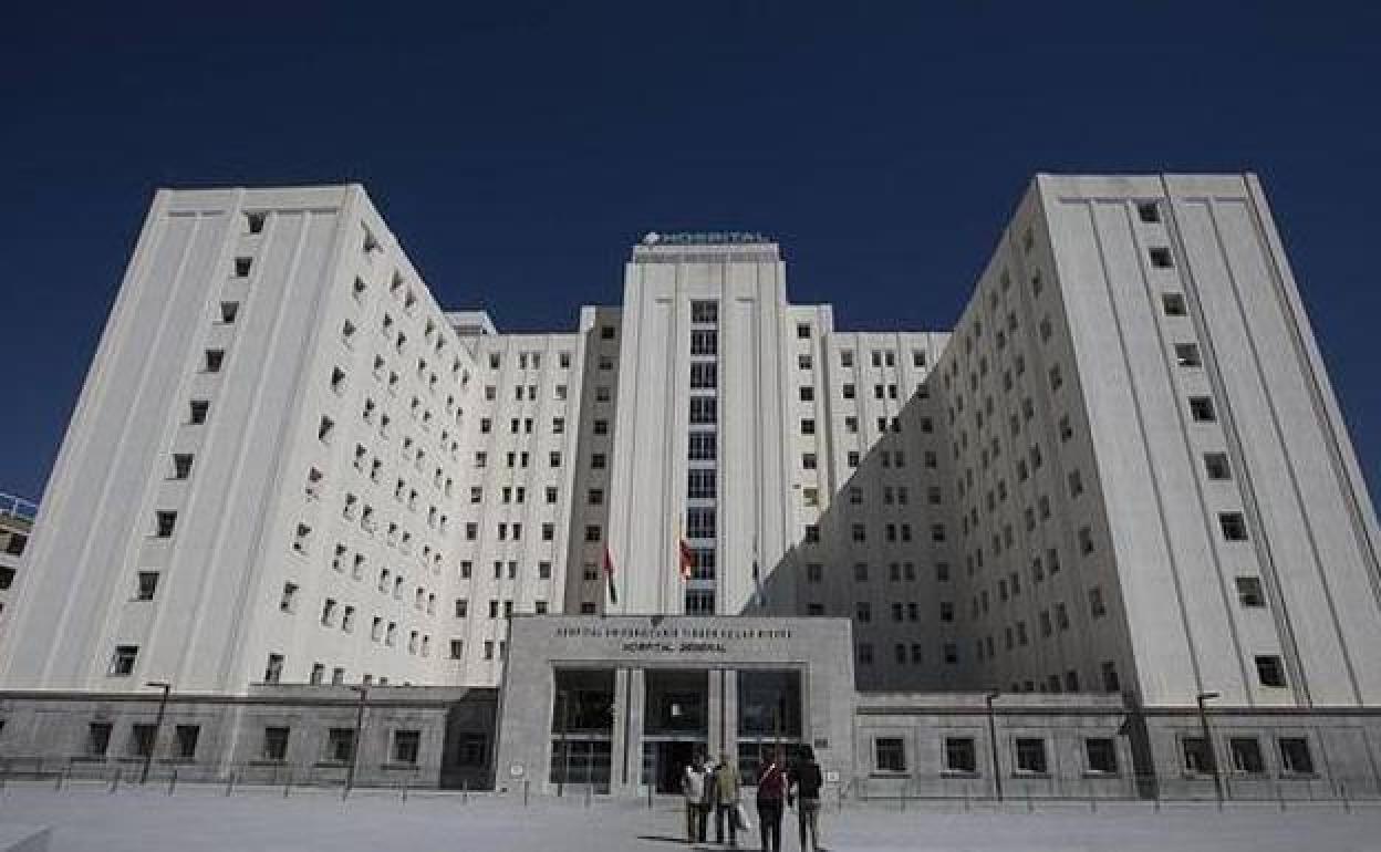 Hospital Virgen de las Nieves, donde se encuentra ingresado el herido