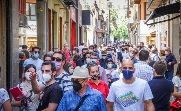 La tasa covid en Granada capital se dispara tras el primer fin de semana sin mascarillas