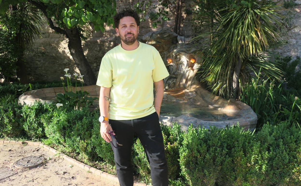 Aarón Zapico, director musical de 'The fairy queen', en el Carmen de los Mártires, tras la entrevista.