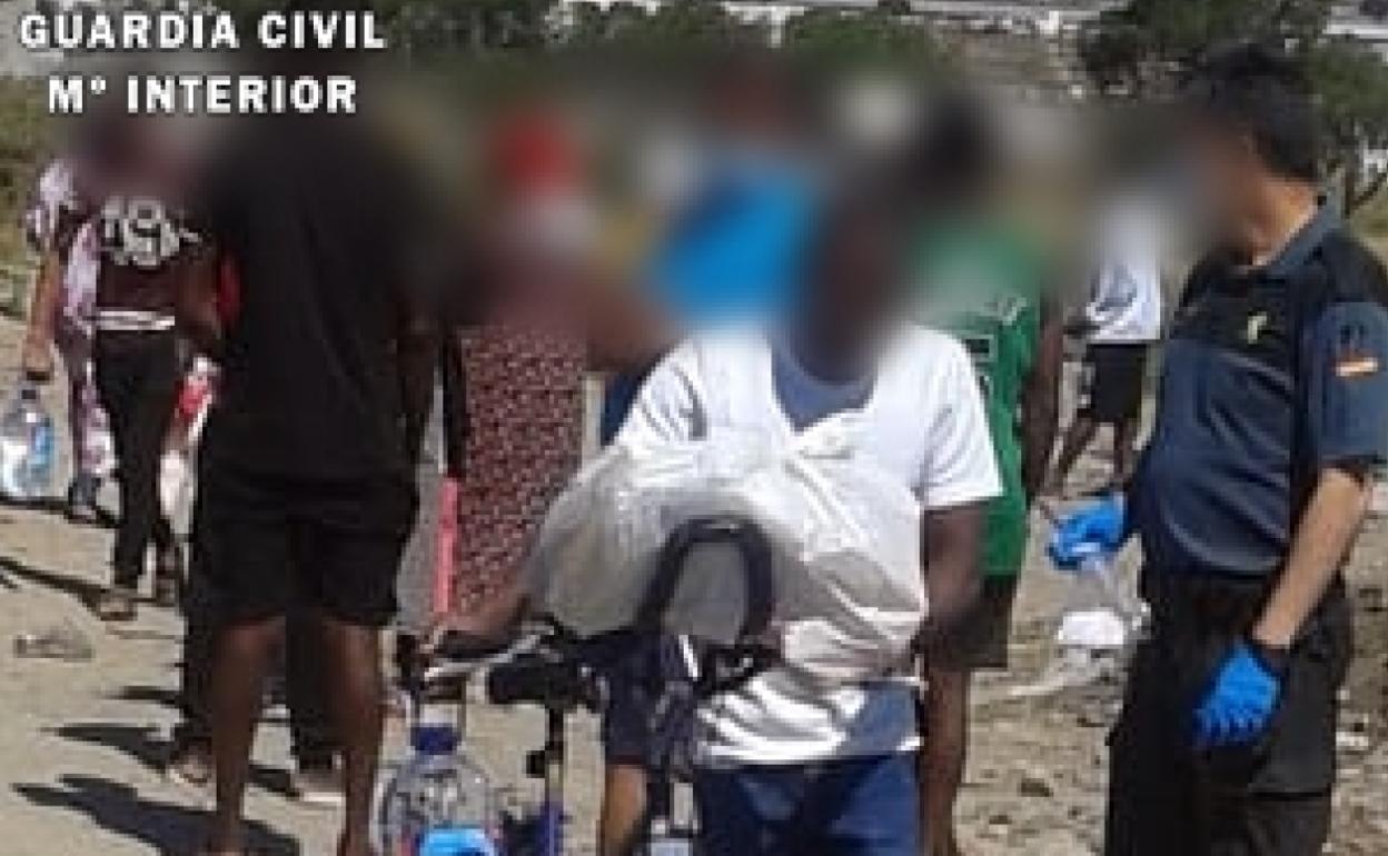 Descubren una trama en la que prometían empadronamientos y alquileres falsos a personas en exclusión social en Níjar