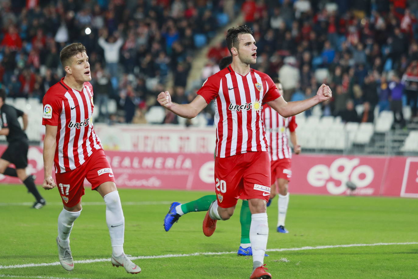 Imagen secundaria 1 - Arriba, Leo Ulloa celebra un gol frente al Dépor, en la 2011/12; abajo a la izquierda, Álvaro Giménez celebra un gol frente al Sporting, en la 2018/19; abajo a la derecha, Sadiq firmó este año una veintena de goles. 