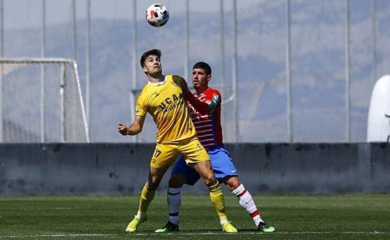 Montoro presiona a un rival. 