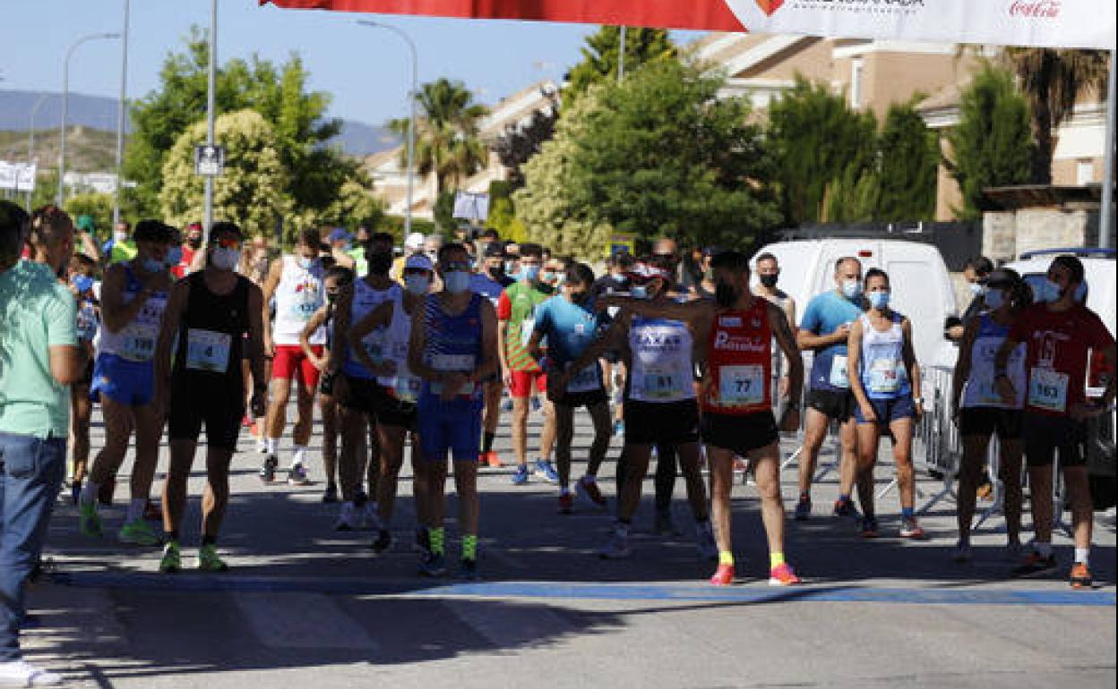 Los atletas salieron en grupos de cuatro como medida de precaución para evitar contagios de Covid19. 