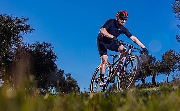 Mikel Zabala está acostumbrado a desenvolverse por las cumbres granadinas como pez en el agua. 