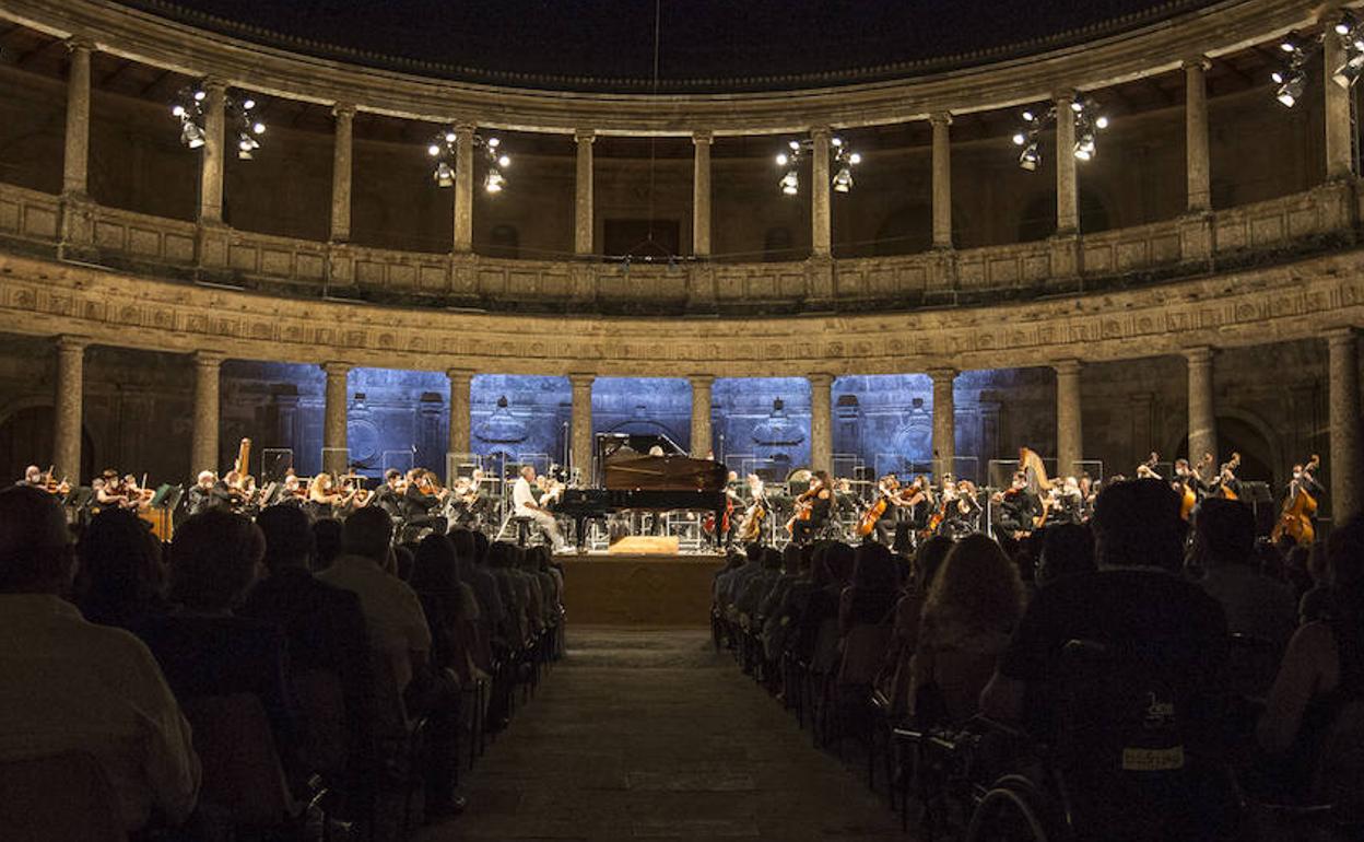 Momento del concierto de la Orquesta Nacional de España en el Palacio de Carlos V.