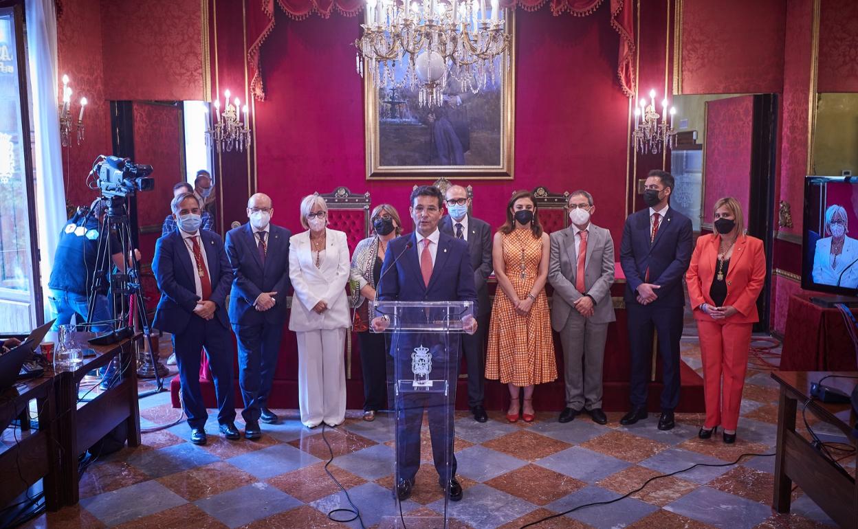 Comparecencia ante los medios de Paco Cuenca tras ser elegido alcalde