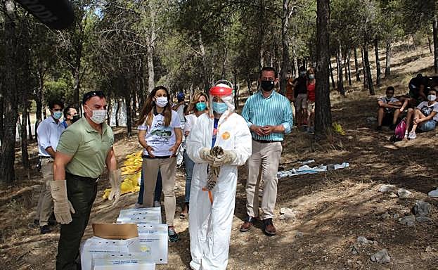 Suelta de aves que han pasado por el Centro de Recuperación de Especies Amenazadas. 