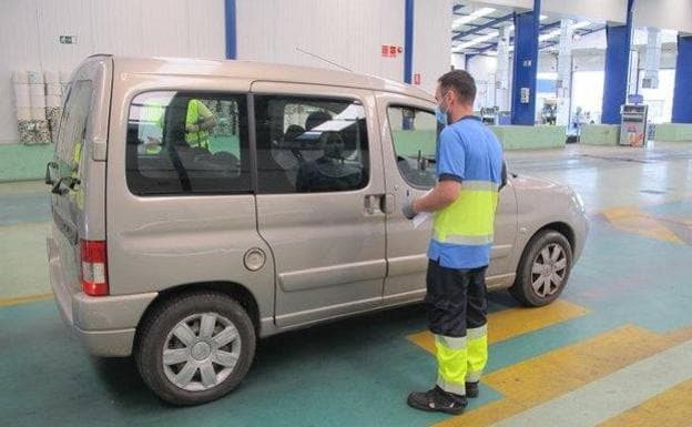 La ITV aclara cómo pasar la nueva revisión con las lunas del coche tintadas