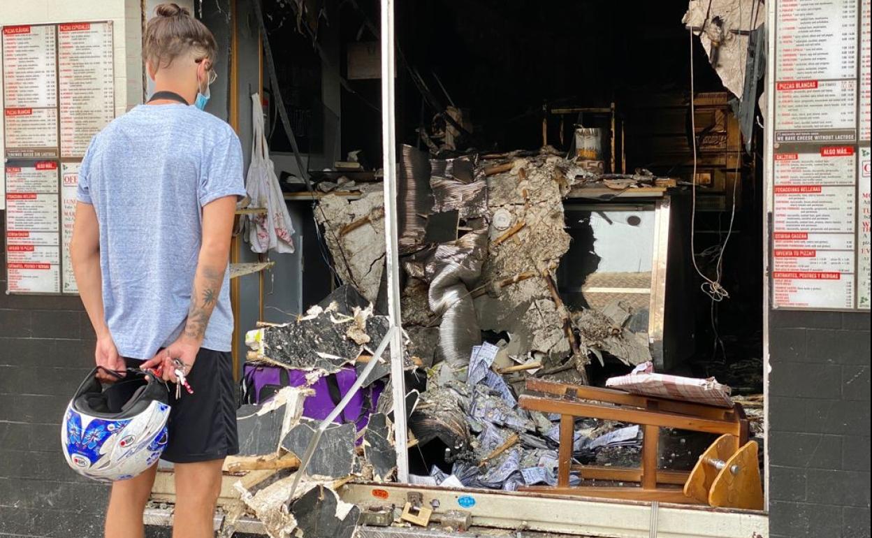 Estado de la pizzería tras la deflagración.