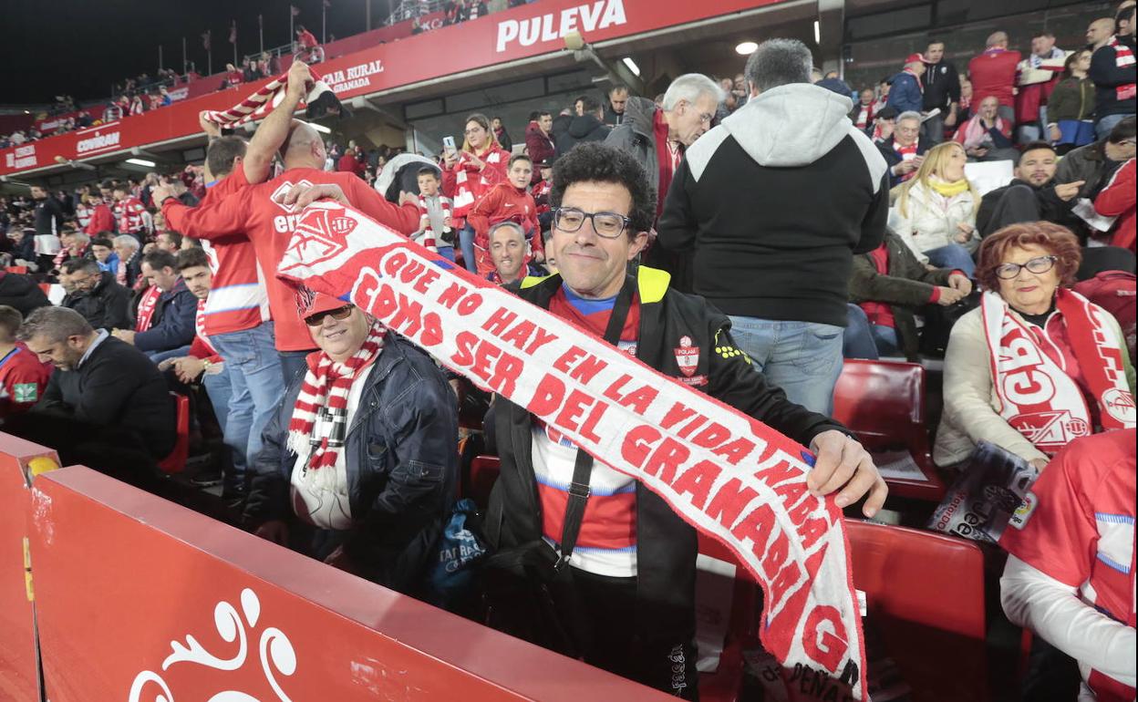 La afición rojiblanca volverá a Los Cármenes esta temporada. 