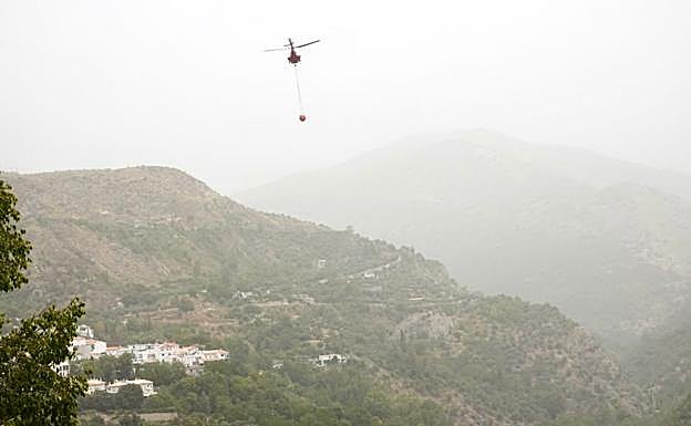 Imagen principal - Incendio en Güéjar Sierra.