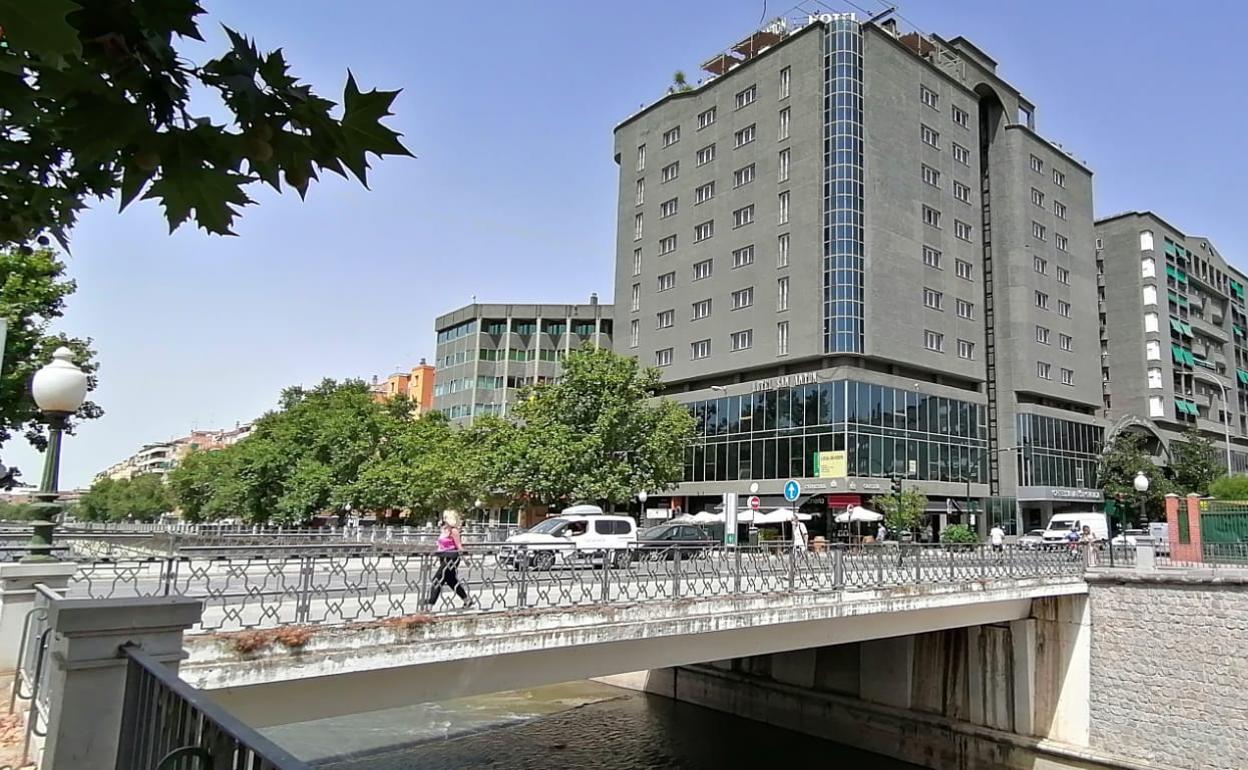 La Junta pone en venta locales comerciales en el Albaicín y San Antón