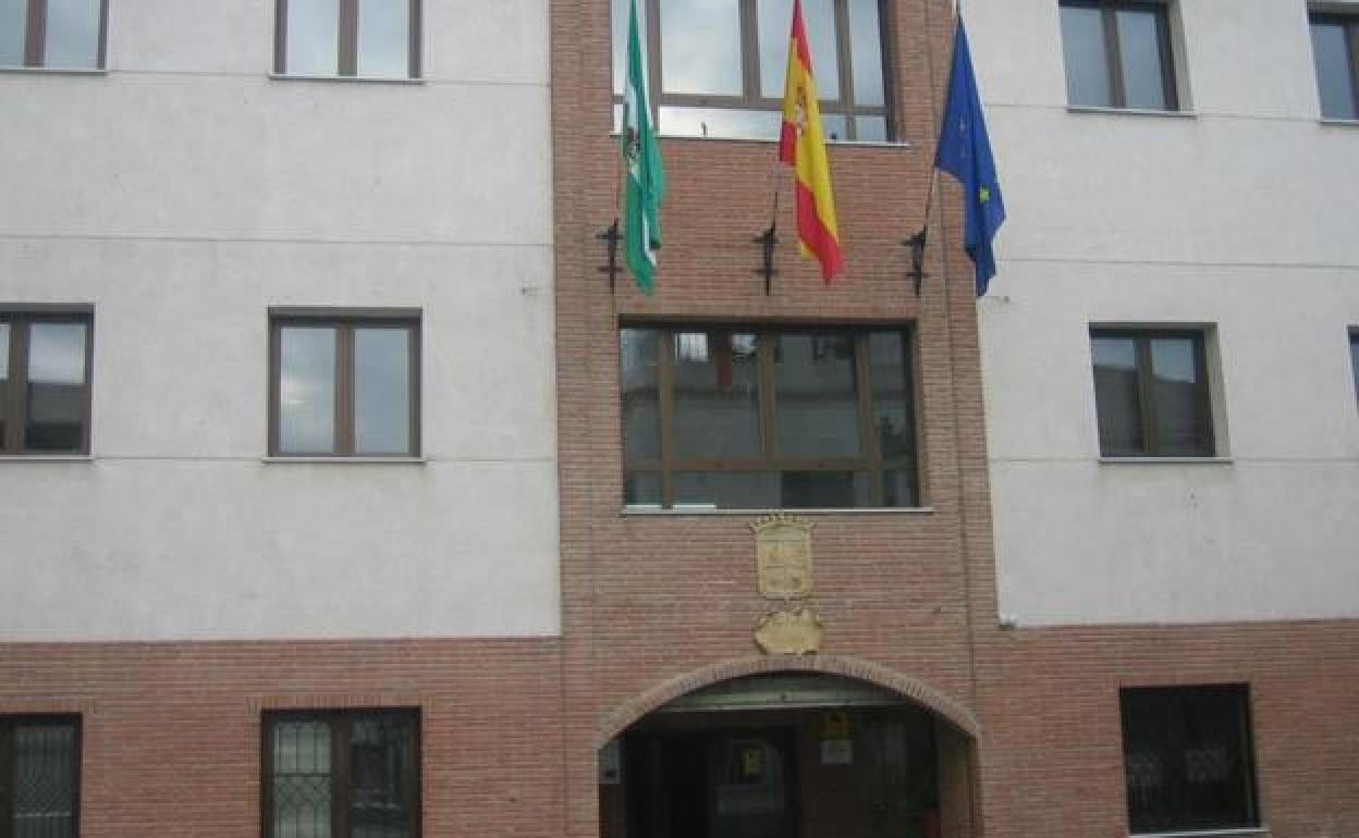 Vista de la fachada del Ayuntamiento de Cijuela. 