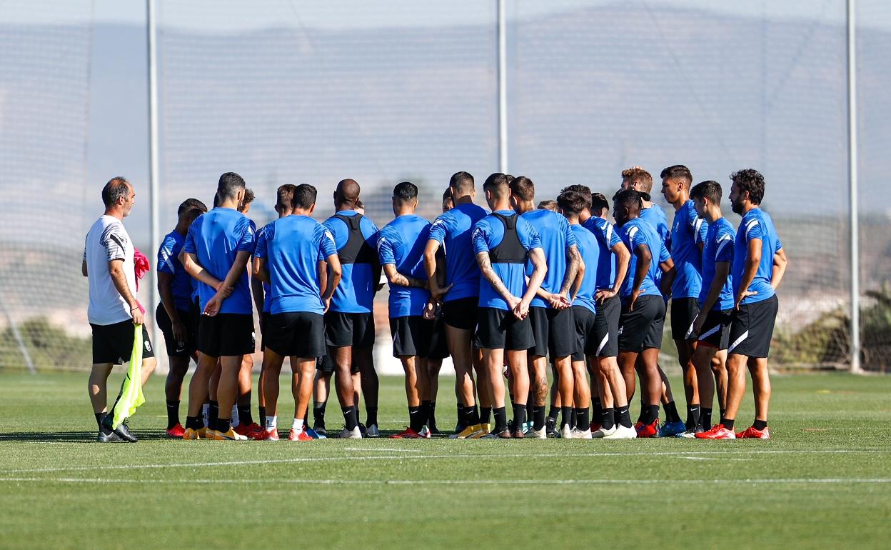 El Granada entrena aún sin Bacca ni Monchu