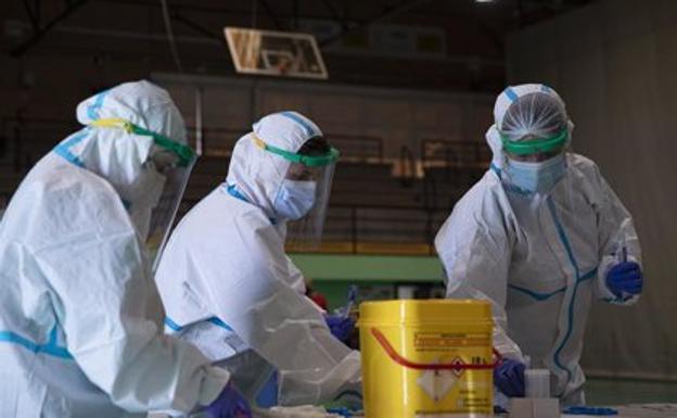 Andalucía suma la mayor cifra de contagios y hospitalizados en cinco meses