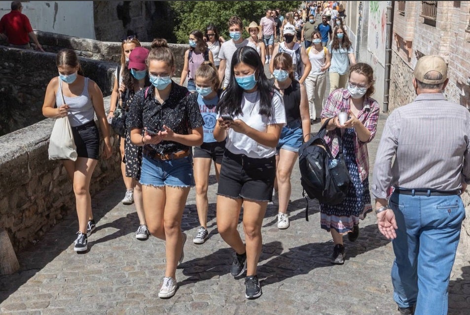 Andalucía pide al Gobierno que la mascarilla vuelva a ser obligatoria al aire libre «ahora con más motivo»