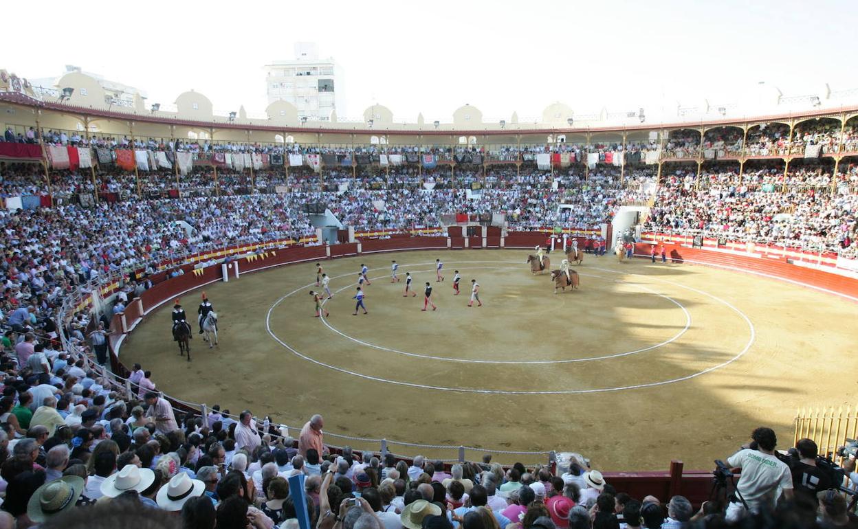 Plaza de toros de Almería, que abrirá sus puertas a finales de agosto para la vuelta de los toros. 