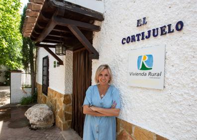 Imagen secundaria 1 - Hora de preparar la comida (1) | Clara, en el exterior del establecimiento. (2) | En la escalera principal (3). 