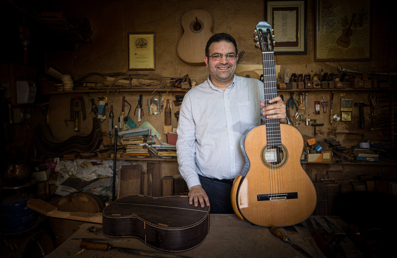Coves, en el taller de Antonio Marín. 