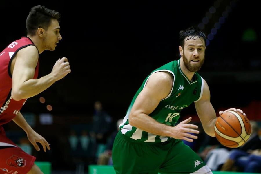 Pablo Almazán se ha asentado en la ACB tras subir con el equipo sevillano a la Liga Endesa y ser pieza clave en la salvación.