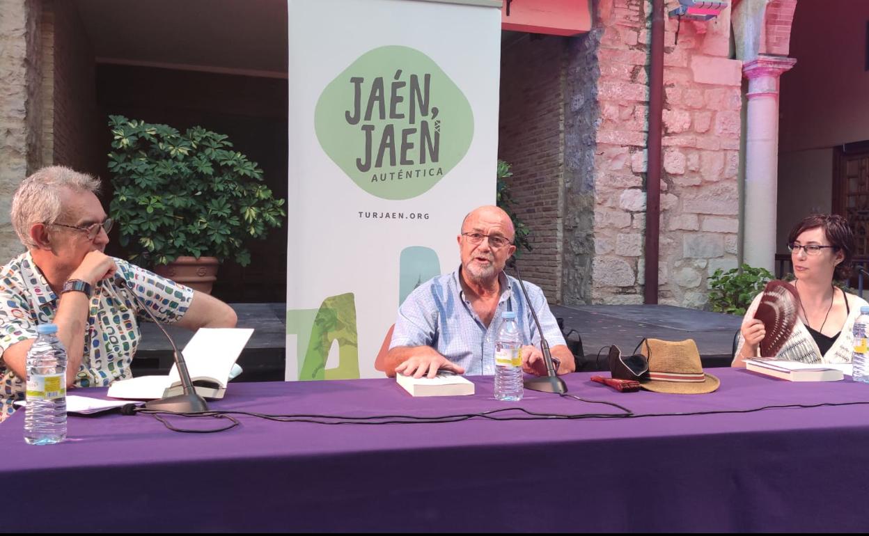Luis Cabrera presenta una novela de ficción con la historia del flamenco en Cataluña de fondo