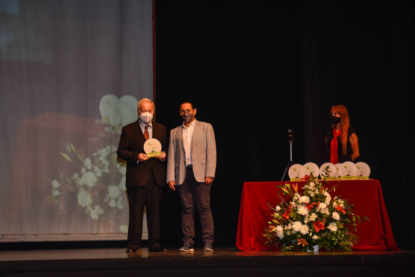 El Centro Cultural de Adra acogió este jueves una gala en la que se puso en valor al sector agroalimentario de la provincia de Almería