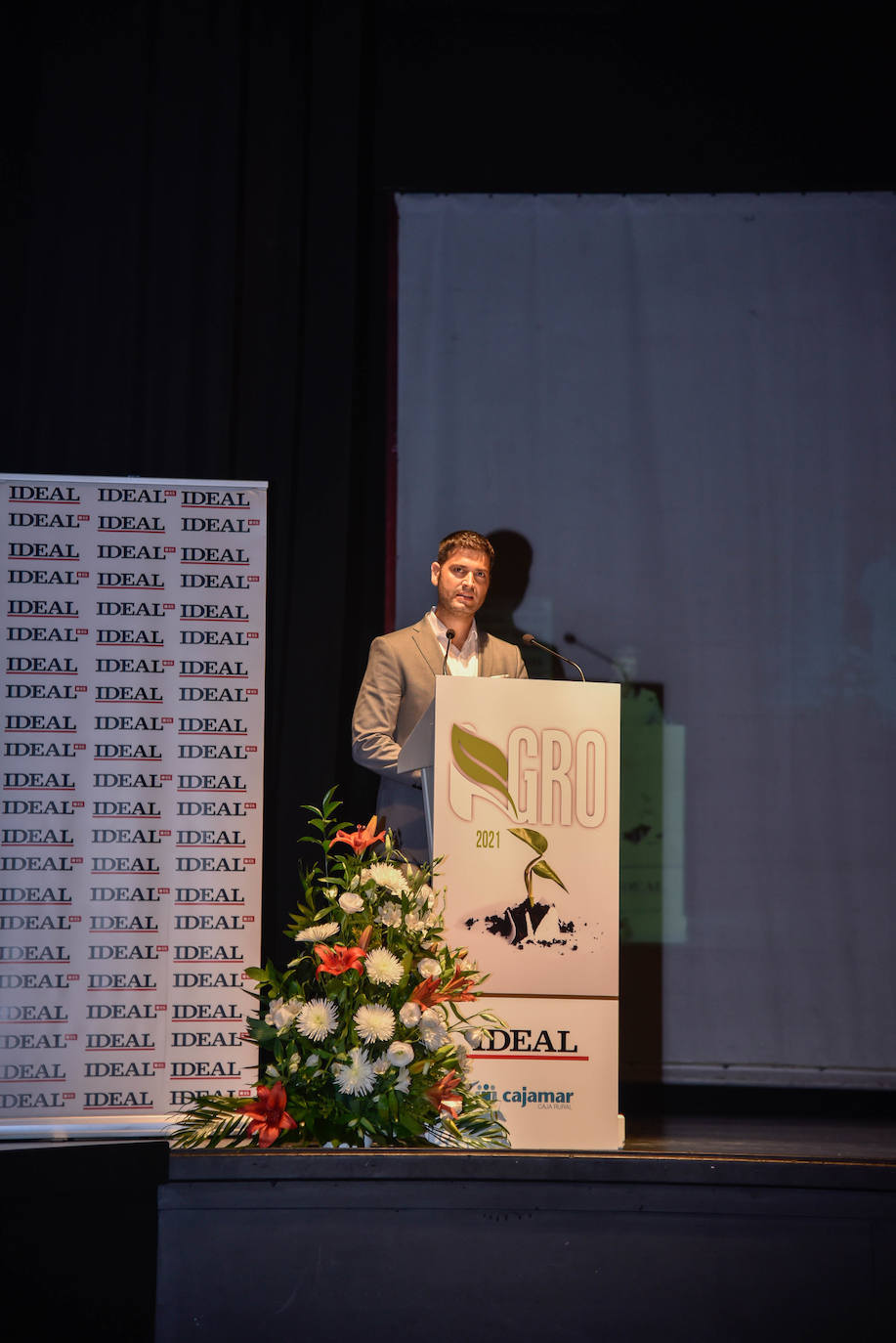 El Centro Cultural de Adra acogió este jueves una gala en la que se puso en valor al sector agroalimentario de la provincia de Almería