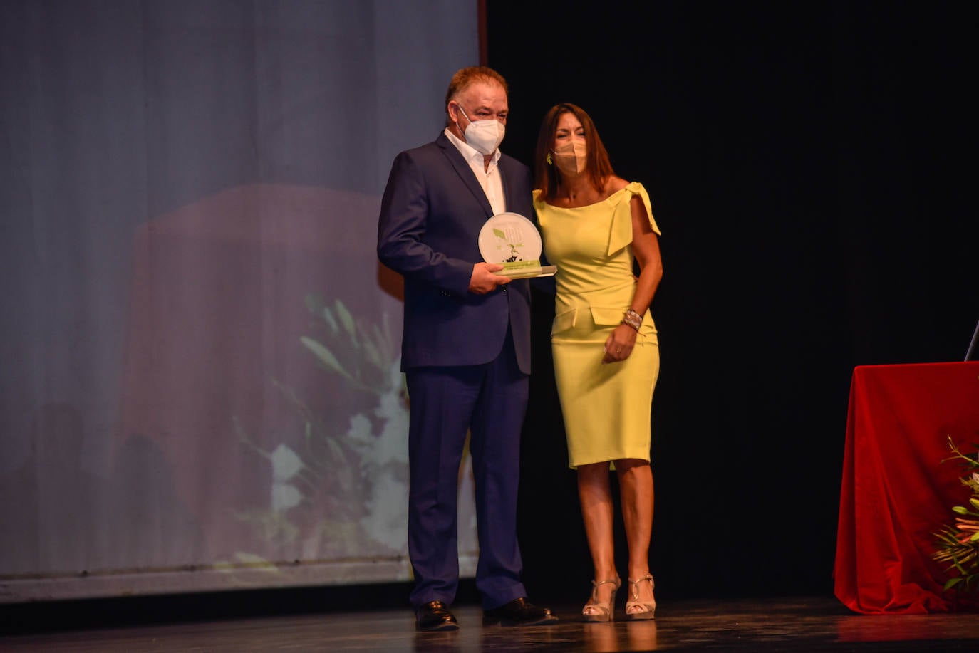 El Centro Cultural de Adra acogió este jueves una gala en la que se puso en valor al sector agroalimentario de la provincia de Almería