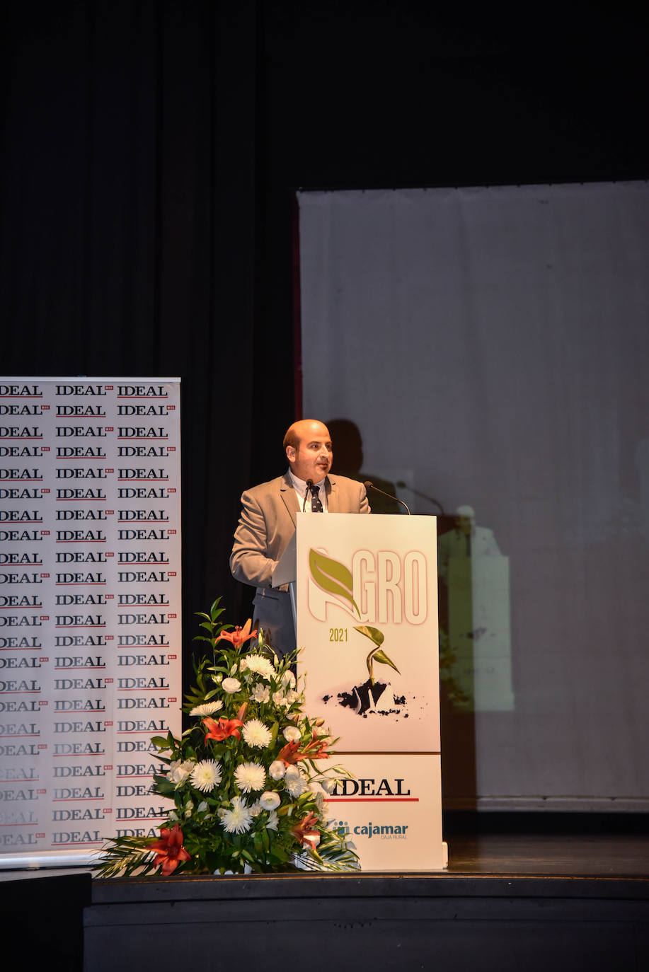 El Centro Cultural de Adra acogió este jueves una gala en la que se puso en valor al sector agroalimentario de la provincia de Almería