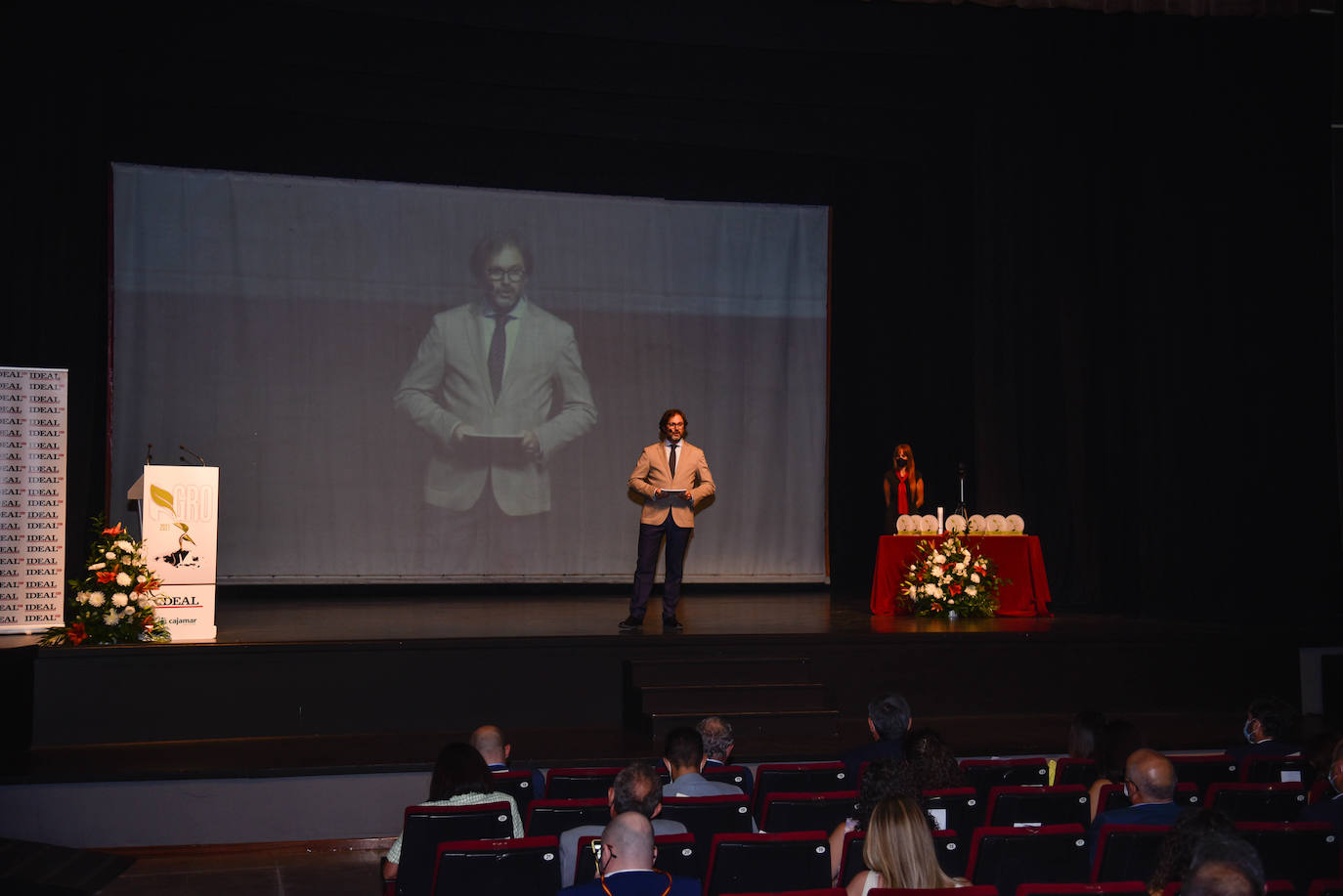 El Centro Cultural de Adra acogió este jueves una gala en la que se puso en valor al sector agroalimentario de la provincia de Almería