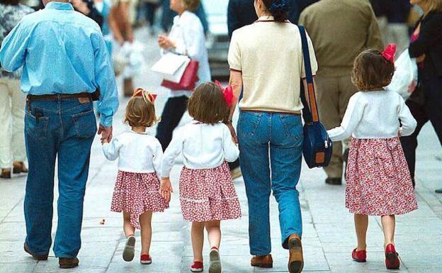 Aviso de la Seguridad Social a las familias numerosas por la gestión del título