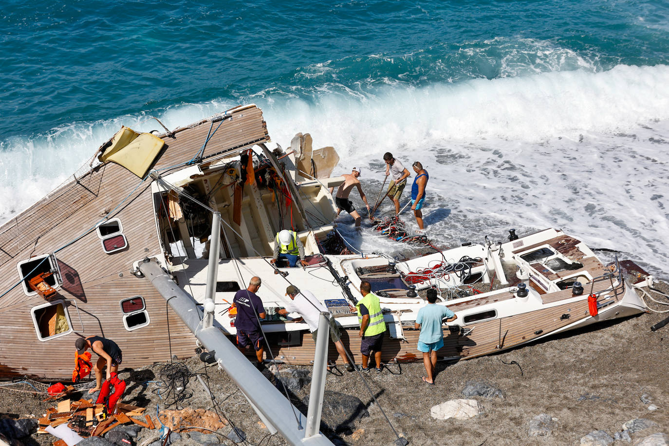 Así ha quedado la embarcación tras la pasada noche