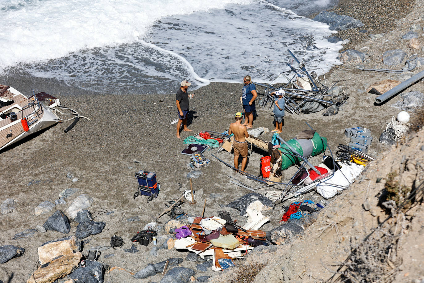 Así ha quedado la embarcación tras la pasada noche