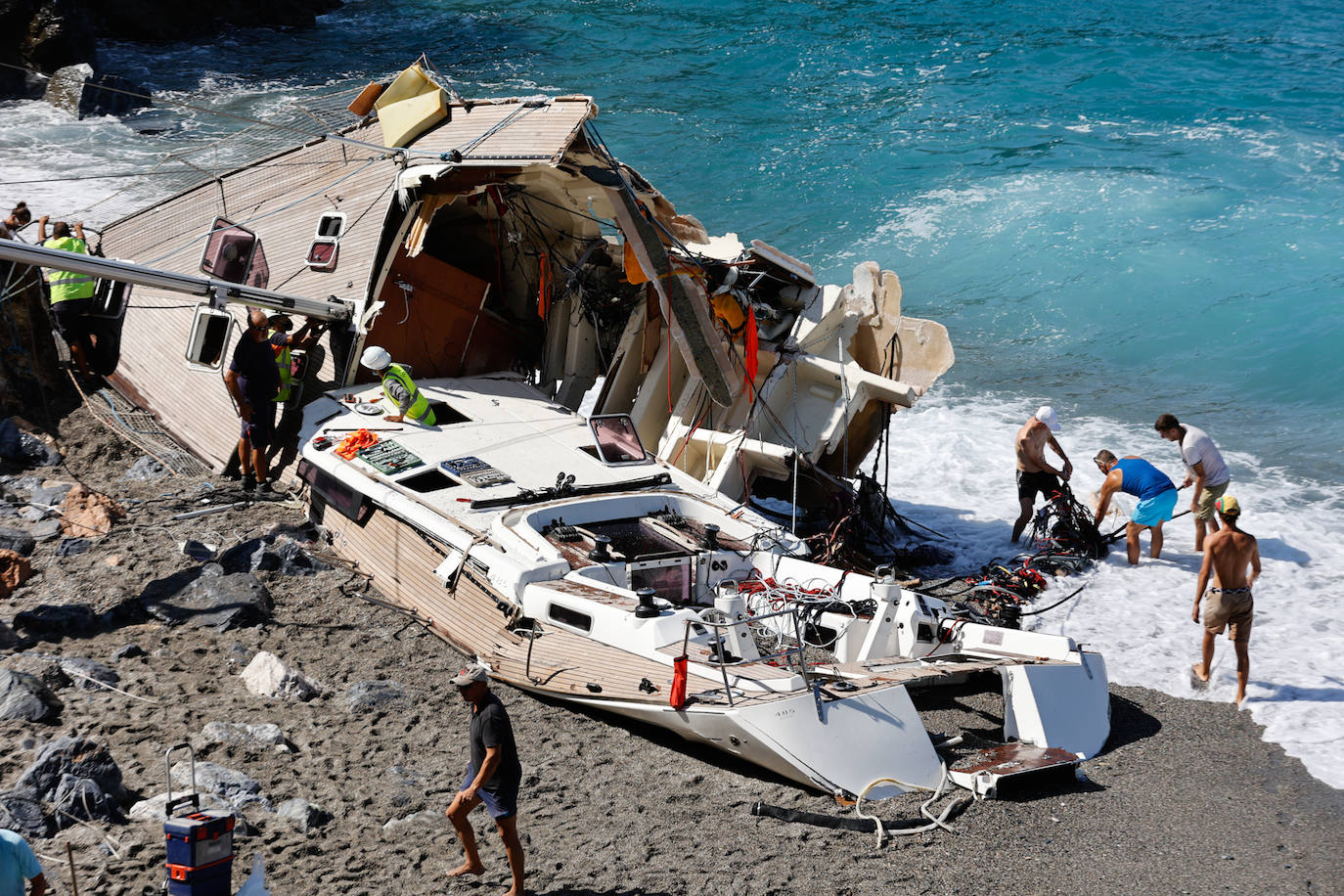 Así ha quedado la embarcación tras la pasada noche
