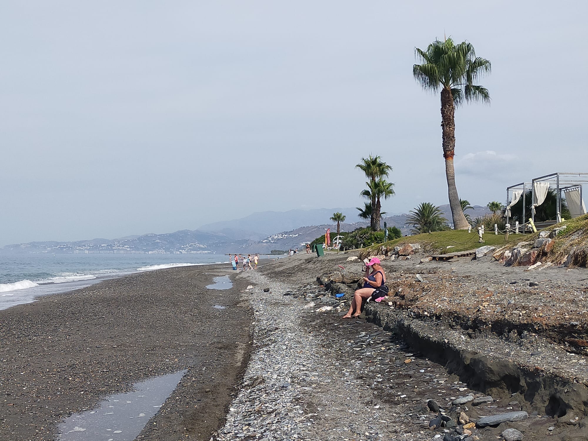 Vuelve el escalón a la popular playa motrileña